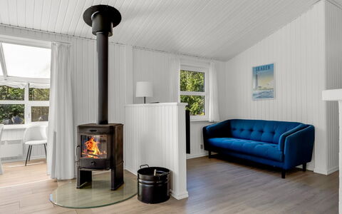 Balthasar - 400M from the Sea: Flooring, Interior Design, Holz, Möbel, Fussboden, Decke, Holzboden, Beleuchtung, Wohnzimmer, Zimmer
