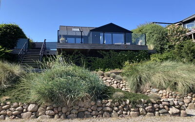 Valia - 20M from the Sea