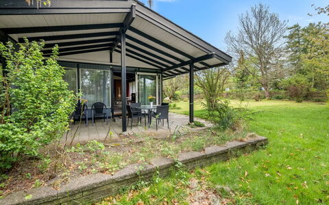 Aatos - 150M from the Sea: Estate, Schatten, Auffahrt, Bauernhaus