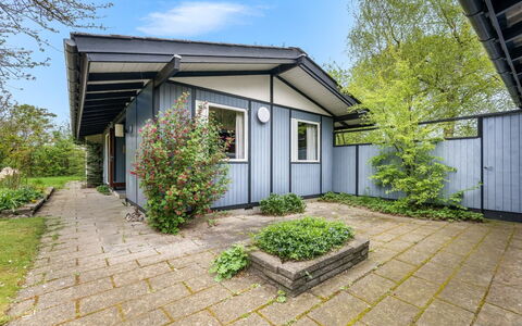 Aatos - 150M from the Sea: Estate, Schatten, Auffahrt, Bauernhaus