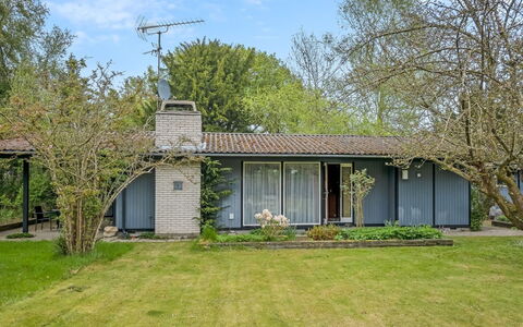 Aatos - 150M from the Sea: Estate, Schatten, Auffahrt, Bauernhaus