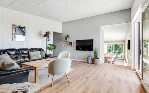Arjuna - 750M from the Sea: Holz, Zuhause, Veranda, Deck, Hartholz, Dach, Holzbeize, Holzboden, Eco Hotel