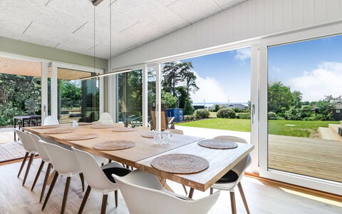 Arjuna - 750M from the Sea: Holz, Zuhause, Veranda, Deck, Hartholz, Dach, Holzbeize, Holzboden, Eco Hotel