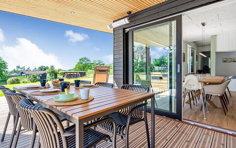 Arjuna - 750M from the Sea: Holz, Zuhause, Veranda, Deck, Hartholz, Dach, Holzbeize, Holzboden, Eco Hotel