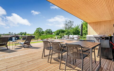 Arjuna - 750M from the Sea: Holz, Zuhause, Veranda, Deck, Hartholz, Dach, Holzbeize, Holzboden, Eco Hotel