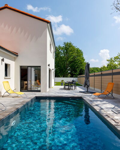 Le Pré Tarin: Wohnung, Schatten, Balkon, Stuhl, Gartenmöbel, Resort, Hotel, Eco Hotel, Villa