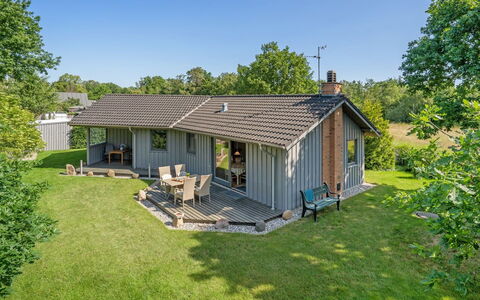 Steffenie - 250M from the Sea: Holz, Zuhause, Veranda, Deck, Hartholz, Dach, Holzbeize, Holzboden, Eco Hotel