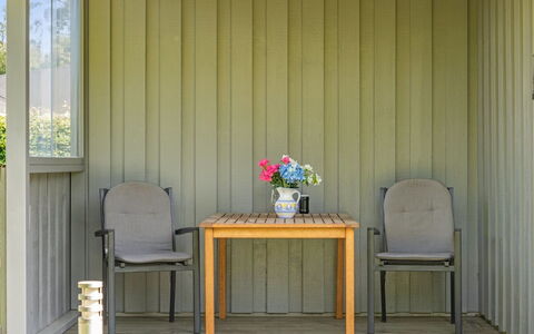 Steffenie - 250M from the Sea: Holz, Zuhause, Veranda, Deck, Hartholz, Dach, Holzbeize, Holzboden, Eco Hotel