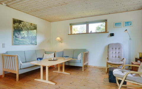 Steffenie - 250M from the Sea: Holz, Zuhause, Veranda, Deck, Hartholz, Dach, Holzbeize, Holzboden, Eco Hotel