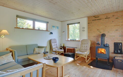 Steffenie - 250M from the Sea: Holz, Zuhause, Veranda, Deck, Hartholz, Dach, Holzbeize, Holzboden, Eco Hotel