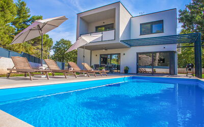 Villa Eva Tar