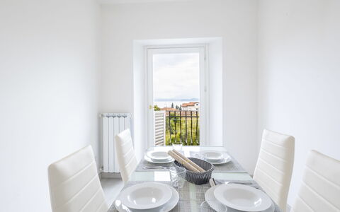 Meina 150: Möbel, Interior Design, Flooring, Tabelle, Esszimmer, Küche & Esszimmer Tisch, Fussboden, Stuhl, Zimmer, Zuhause