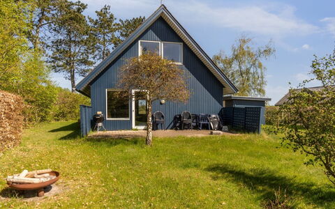 Naina - 200M from the Sea: Blau, Strauch, Hütte, Ground, Garten, Estate, Schatten, Landscaping, Bauernhaus, Eco Hotel