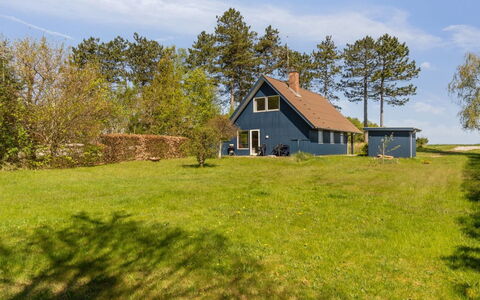 Naina - 200M from the Sea: Blau, Strauch, Hütte, Ground, Garten, Estate, Schatten, Landscaping, Bauernhaus, Eco Hotel