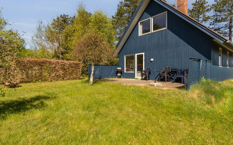 Naina - 200M from the Sea: Blau, Strauch, Hütte, Ground, Garten, Estate, Schatten, Landscaping, Bauernhaus, Eco Hotel