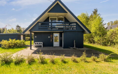 Naina - 200M from the Sea: Blau, Strauch, Hütte, Ground, Garten, Estate, Schatten, Landscaping, Bauernhaus, Eco Hotel