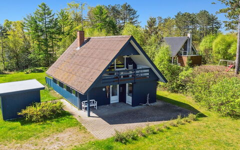Naina - 200M from the Sea: Blau, Strauch, Hütte, Ground, Garten, Estate, Schatten, Landscaping, Bauernhaus, Eco Hotel