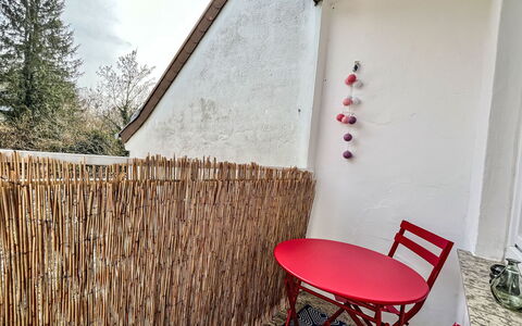 Apartment Magdalena: Holz, Möbel, Stuhl, Gartenmöbel, Holzbeize, Hartholz, Zaun, Zimmerpflanze, Home Fechten, Balkon