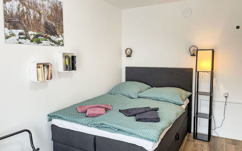 Der Kleine Kranich: Möbel, Schlafzimmer, Bett, Interior Design, Flooring, Bettdecke, Bedding, Fussboden, Zimmer, Bettrahmen