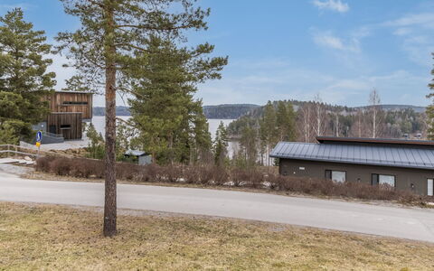 Villa Kaarina: Baum, Bank, Haus, Hütte, See, Teich, Wald, Blockhaus