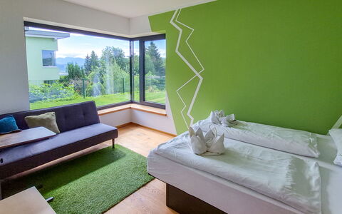 Villa Techelsberg: Interior Design, Decke, Zimmer, Kissen, Schlafzimmer, Bett, Dekokissen, Eco Hotel, Villa, Daylighting
