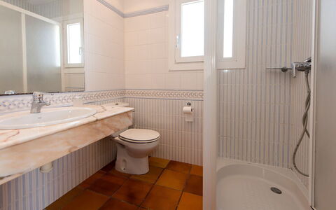 Estiu: Badezimmer, Eigentum, Zimmer, Fliese, Fussboden, Grundeigentum, Die Architektur, Interior Design, Armatur, Badewanne