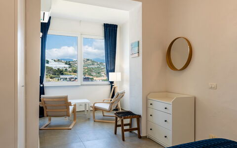 Sanremo 717: Möbel, Interior Design, Zimmer, Fussboden, Stuhl, Wohnung, Decke, Schlafzimmer, Linens, Lampe
