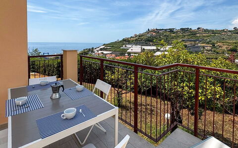 Sanremo 717: Möbel, Küche & Esszimmer Tisch, Stuhl, Fussboden, Meer, Balkon, Ozean, Resort, Eco Hotel, Esszimmer