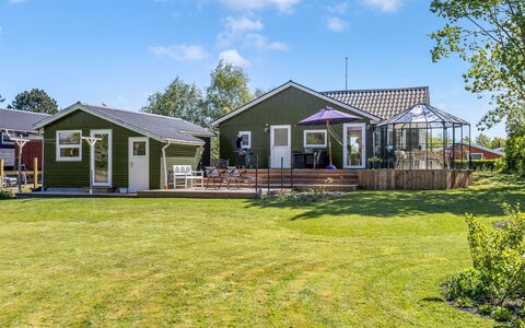 Naya - 500M from the Sea: Haus, Zuhause, Hütte, Dach, Grundstueck, Rasen, Ländliches Gebiet, Veranda, Estate, Abstellgleis
