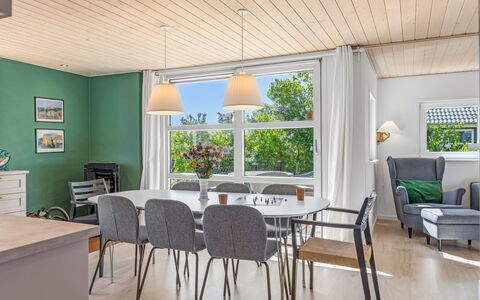 Naya - 500M from the Sea: Möbel, Interior Design, Flooring, Fussboden, Holz, Decke, Tabelle, Stuhl, Küche & Esszimmer Tisch, Esszimmer