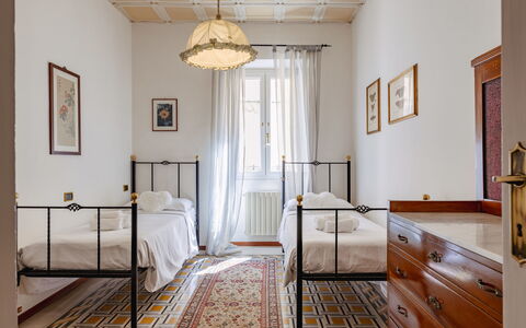 Operapartment: Interior Design, Flooring, Schlafzimmer, Wand, Bett, Möbel, Fussboden, Holz, Bettdecke, Bedding