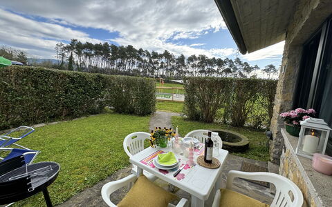 Green Hills 13: Strauch, Garten, Ground, Rasen, Landscaping, Garten, Hecke, Hinterhof, Gartenmöbel, Tisch Im Freien