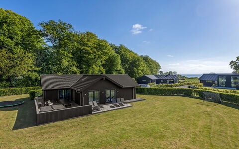 Annina - 250M from the Sea: Dach, Haus, Zuhause, Hütte, Tür, Abstellgleis, Deck, Veranda, Planke, Hartholz