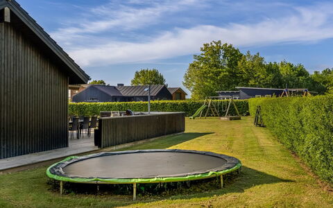 Annina - 250M from the Sea: Dach, Haus, Zuhause, Hütte, Tür, Abstellgleis, Deck, Veranda, Planke, Hartholz