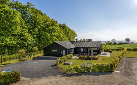 Goesta - 250M from the Sea: Estate, Schatten, Auffahrt, Bauernhaus
