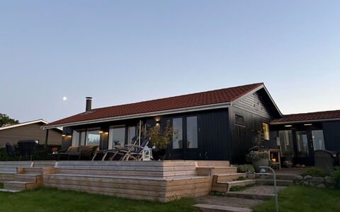 Tobias - 45M to the Fjord: Gebäude, Dach, Haus, Zuhause, Fassade, Wohngebiet, Die Architektur, Hütte, Abstellgleis, Grundstueck