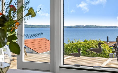Tobias - 45M to the Fjord: Haus, Zuhause, Tür, Dach, Hütte, Estate, Garten, Schatten, Abstellgleis, Garten