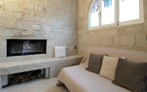 Design Loft, Romantic Retreat, Feltre: Wand, Flooring, Interior Design, Fussboden, Steinwand, Möbel, Couch, Decke, Wohnzimmer, Zimmer