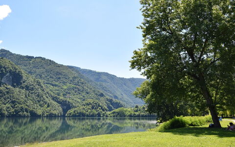 Design Loft, Romantic Retreat, Feltre: Wasser, Grün, Gewässer, Wasservorräte, Natur, Natürlichen Umgebung, Baum, Natürliche Landschaft, Bergforms, Vegetation