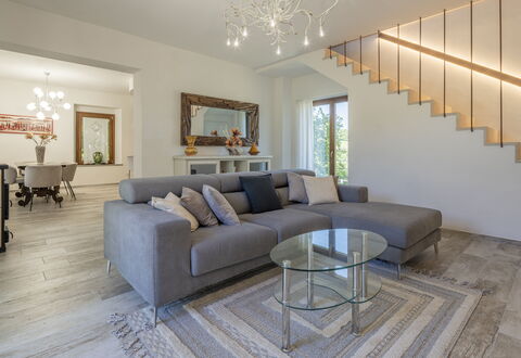 Villetta Cafaggio, Ac, Wifi, Panzano In Chianti: Möbel, Interior Design, Flooring, Couch, Fussboden, Wohnzimmer, Holz, Decke, Zuhause, Tabelle