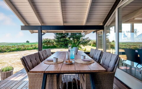 Ama - 250M from the Sea: Holz, Zuhause, Veranda, Deck, Hartholz, Dach, Holzbeize, Holzboden, Eco Hotel
