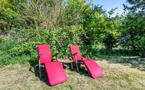 Ama - 250M from the Sea: Holz, Zuhause, Veranda, Deck, Hartholz, Dach, Holzbeize, Holzboden, Eco Hotel
