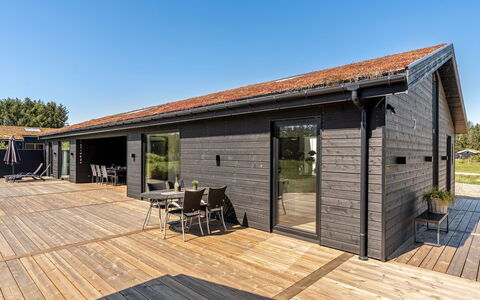 Petri - 1Km from the Sea: Holz, Zuhause, Veranda, Deck, Hartholz, Dach, Holzbeize, Holzboden, Eco Hotel