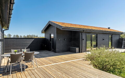 Petri - 1Km from the Sea: Holz, Zuhause, Veranda, Deck, Hartholz, Dach, Holzbeize, Holzboden, Eco Hotel