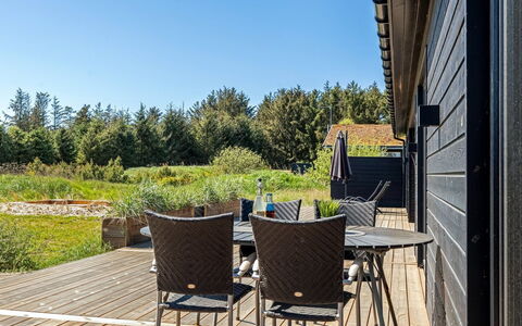 Petri - 1Km from the Sea: Holz, Zuhause, Veranda, Deck, Hartholz, Dach, Holzbeize, Holzboden, Eco Hotel
