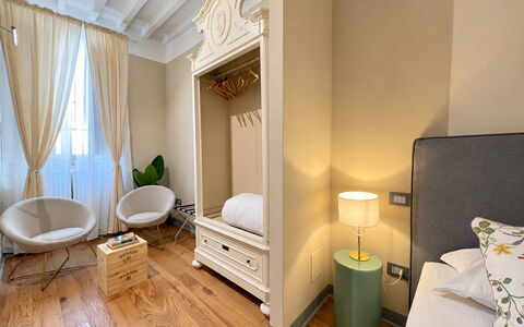 Via Roma 39: Möbel, Interior Design, Flooring, Fussboden, Holz, Schlafzimmer, Decke, Bett, Zimmer, Beleuchtung