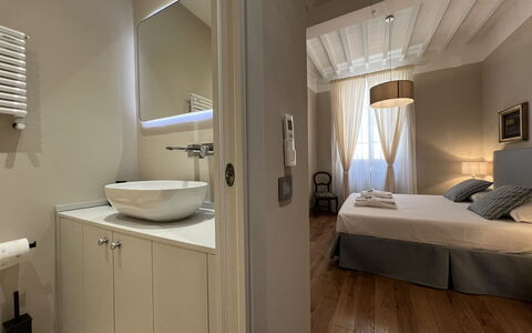 Via Roma 39: Interior Design, Möbel, Schlafzimmer, Bett, Flooring, Fussboden, Zimmer, Decke, Bettdecke, Bedding