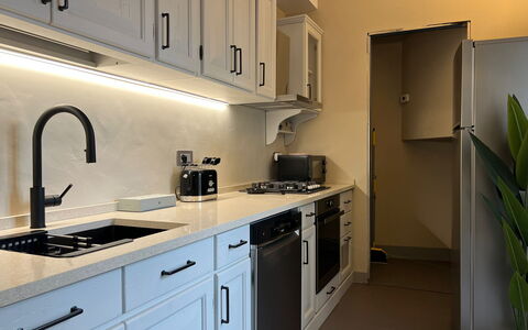Via Roma 39: Küche, Küchengerät, Countertop, Major Appliance, Cabinetry, Interior Design, Herd, Spüle, Herd, Decke