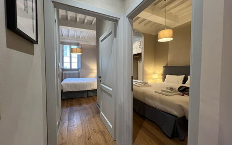 Via Roma 39: Interior Design, Schlafzimmer, Fussboden, Bett, Zimmer, Wohnung, Decke, Bedding, Bettdecke, Bettrahmen