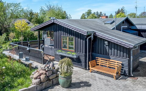 Eljena - 550M from the Sea: Holz, Zuhause, Veranda, Deck, Hartholz, Dach, Holzbeize, Holzboden, Eco Hotel